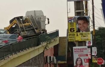 La usuaria de Twitter Natalia Acuña logró captar una imagen del accidente de tránsito,