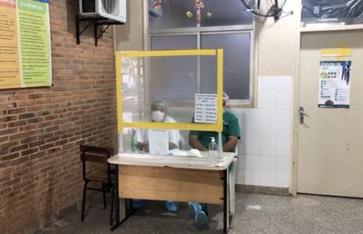 Puesto de control antes de ingresar a las dependencias del hospital.