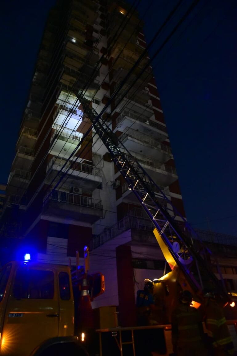 El edificio siniestrado es el Esmeralda, ubicado en Herrera e Iturbe, de Asunción