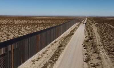 Una porción del muro fronterizo entre Columbus, Nuevo México (EE.UU.) y Puerto Palomas de Villa, Chihuahua (México).