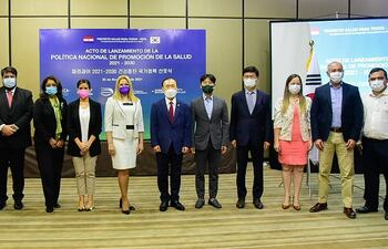 Representantes de Salud y de la República de Corea que conformaron el comité técnico elaborador de la Política Nacional.