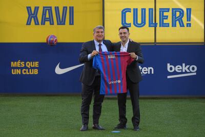 Joan Laporta y Xavi Hernández, el presidente y el nuevo entrenador del Barcelona.