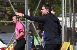 Rodrigo López vive de forma intensa mientras da indicaciones a sus dirigidos...