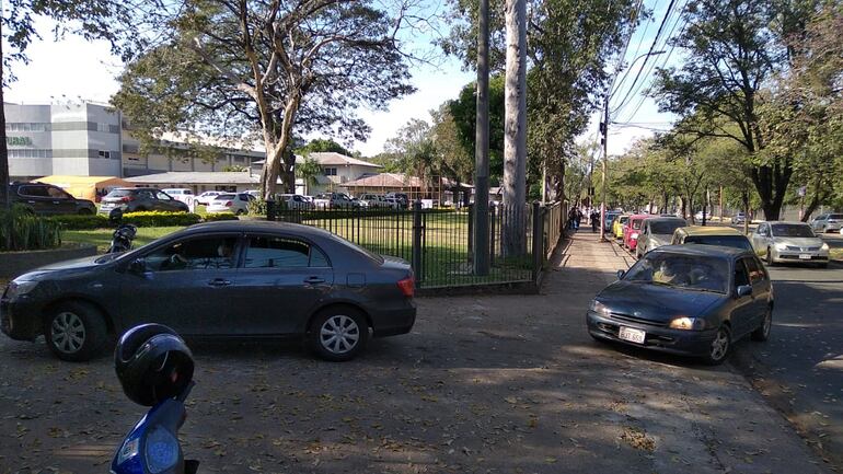 La fila de rodado para ingresar a Unace es impresionante.