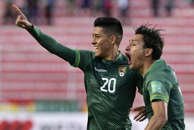 Ramiro Vaca apunta a la tribuna en la celebración de su gol, que le dio ayer la victoria 1-0 a Bolivia sobre Perú en la altura de La Paz. Los bolivianos lograron su segundo triunfo en 11 partidos.