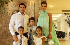 ¡Hermosa familia! Didier Arias y Tere Codas con sus hijos Didier, Renzo y Bruna.