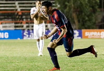 El festejo de Claudio Aquino ameritaba hacerlo así, pues fue el del
 gol del empate en un momento en el que las Águilas inquietaron.