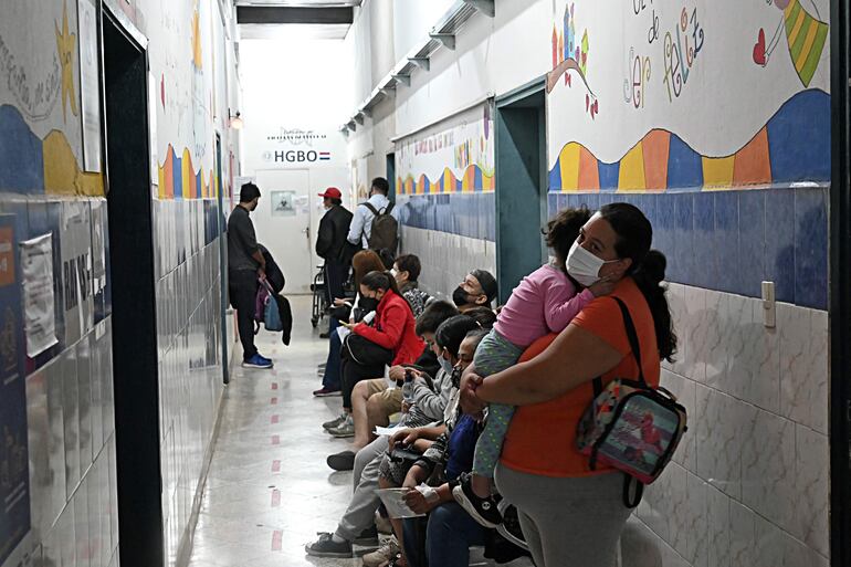 El uso de mascarilla sigue siendo requisito a la hora de acudir a un establecimiento de salud. 