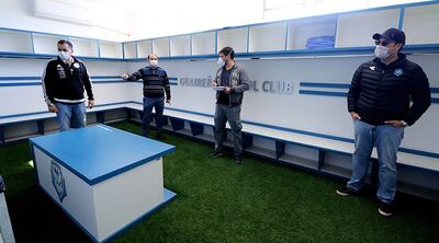 La revisión de en qué condiciones se encuentra uno de los vestuarios del Parque del Guairá.