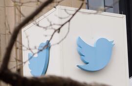 , La red social Twitter sufre fallos en todo el mundo desde hace más de una hora, que impiden a algunos perfiles ver los mensajes nuevos que envían sus seguidores o actualizar la página de inicio, según reportaron usuarios de todo el mundo y refleja el portal Downdetector.