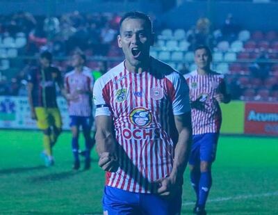 El delantero Jorge  Quintana le dio el triunfo al “Rayadito” con un gol desde los doce pasos. (Foto: APF)