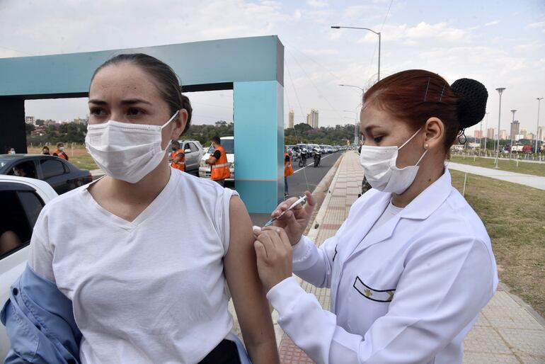 Los últimos tres días de vacunación se destacaron por la mala organización, distribución de vacunas y limitado horario de inoculación.