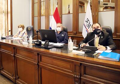 Gladys Bareiro, Fernando Silva y Jorge Bogarín, ayer en el JEM.