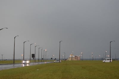 Un frente de tormenta acompañado de rayos y relámpagos ingresa por el cuadrante suroeste, desde el río Paraná.