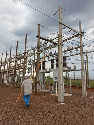 Nueva línea de 23.000 voltios en J. Eulogio Estigarribia.