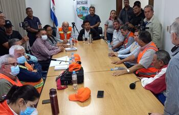 Reunión de las autoridades de Pilar, con técnicos del MOPC de Asunción.