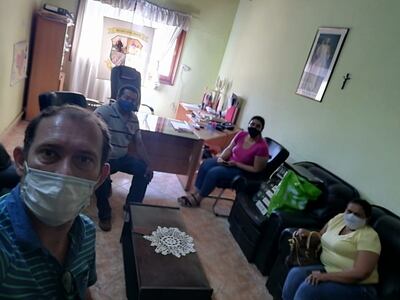 Concejales que se atrincheraron en el despacho del intendente de Arroyos y Esteros.