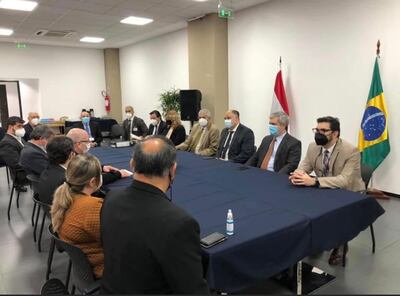 Miembros de la Comisión de Entes Binacionales y Desarrollo del Sistema Eléctrico de la República del Paraguay en Itaipú.