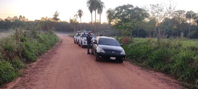 El auto de la familia fue abandonado horas después en un camino vecinal.