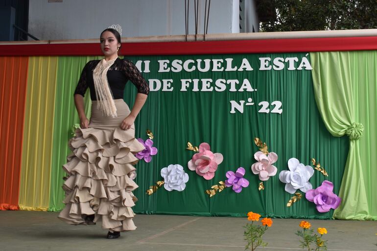 La bailarina Alice Luján Galeano deslumbró con un baile español 