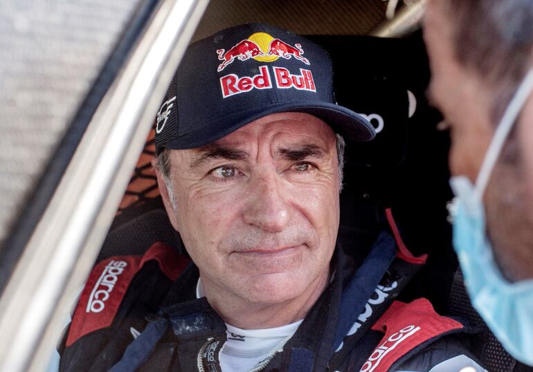 El piloto español Carlos Sainz se mostró muy molesto con su colega catarí (EFE).