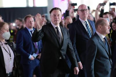 El CEO de Tesla y SpaceX, Elon Musk (c) a su llegada a un evento en Alemania. (EFE)
