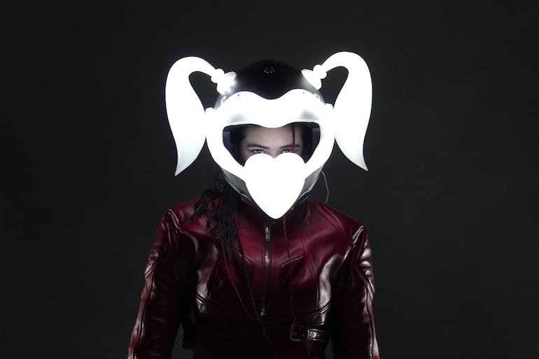 La cantante Rosalía durante el concierto de su gira Motomami World Tour ofrecido esta noche en el Palau Sant Jordi, en Barcelona.