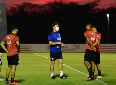 Berizzo prueba fórmulas para e partido del jueves.