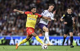 El Lens se mantiene en la pelea en Francia