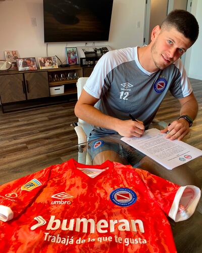 El portero Leandro Farid Finochietto estampa la firma que lo vincula por un año con Guaireña.
