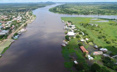 El río Paraguay hace de frontera entre la ciudad brasileña de Puerto Murtinho e Isla Margarita, distrito de Carmelo Peralta.