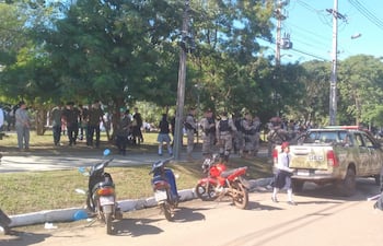 Algunos niños sufrieron el efecto del gas lacrimógeno, pero el hecho no pasó a mayores.
