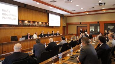Representantes de Cancillería, ANDE e Itaipú reunidos con la cúpula empresarial de la UIP.