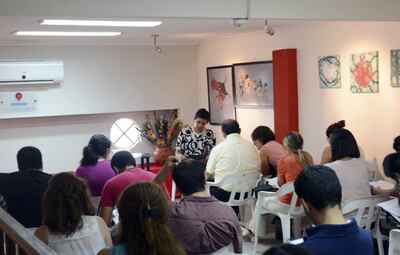 El escritor Sebastián Ocampos (remera blanca y negra) estará a cargo de este taller.