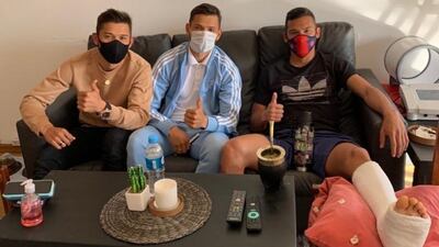 Poco después del incidente, Herrera (d) recibió la visita de los Romero y colgó esta imagen en su cuenta en Twitter, pero actualmente ya no está publicada.