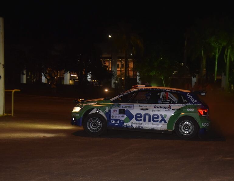 Augusto Bestard, navegado por el argentino Edgardo Galindo, giraban de ésta forma en el 360 de la PSE en el Aaeropuerto Guaraní.