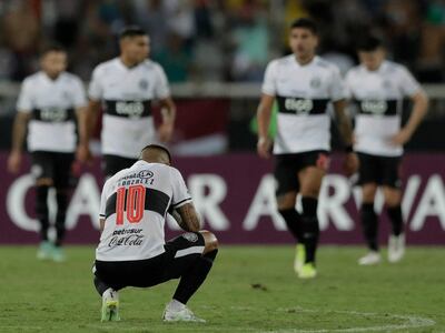 Derlis González lamenta uno de los goles de Fluminense en la ida de la Fase 3 de la Copa Libertadores.