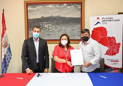 Firma de convenio entre las autoridades