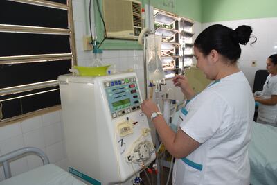 Máquinas en el pabellón de hemodiálisis del HRE.