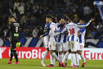 La alegría de los futbolistas del Oporto celebrando uno de los goles.