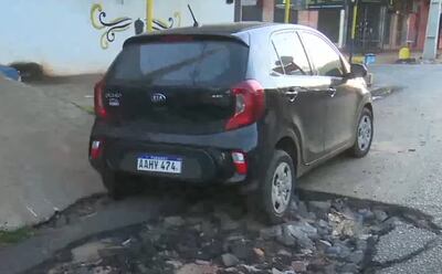 Enormes cráteres en las principales avenidas de Luque.