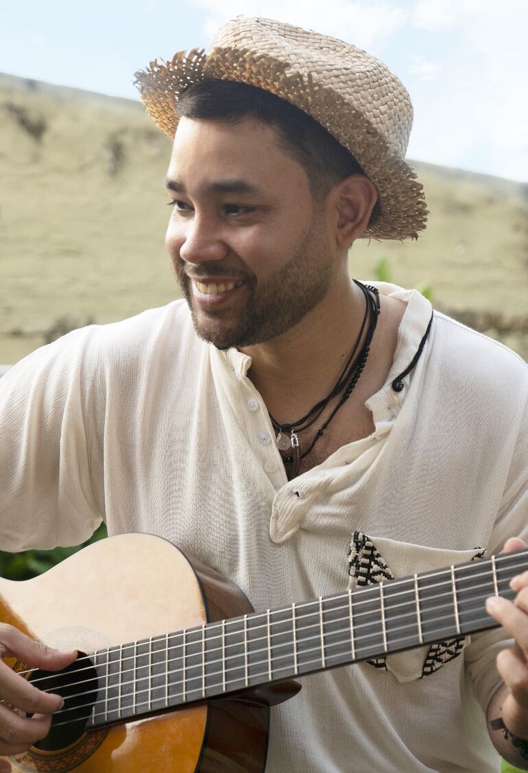 Con la canción “Agua Fresca”, Celso Franco presenta su faceta musical como cantautor. El tema está en  plataformas.