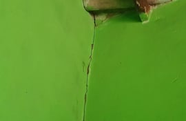 Los vecinos afirman que los temblores de la explosión causan fisuras en sus casas.