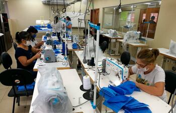 Aunque hubo iniciativas para brindar nuevas oportunidades a las mujeres, muchas de ellas no han logrado superar la crisis que ha significado la pérdida de sus empleos en la pandemia.