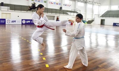 Jennifer Servín y Matías Cabrera son dos de los atletas que forma parte de la selección nacional de karate.