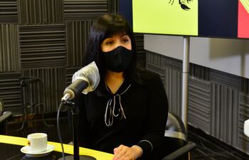 Soraya Araya, directora del Programa Ampliado de Inmunización del Ministerio de Salud, en estudios de la ABC 730AM