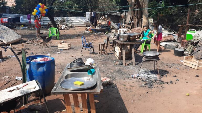 Predio donde se encontraba la casa de la abuela Beatriz Sosa Martínez, consumida por un voraz incendio, y ahora la mujer vive en una pequeña casa con otras 23 personas.