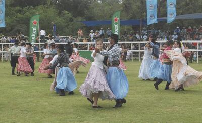 La danza paraguaya es una de las constantes protagonistas de mano de elencos.