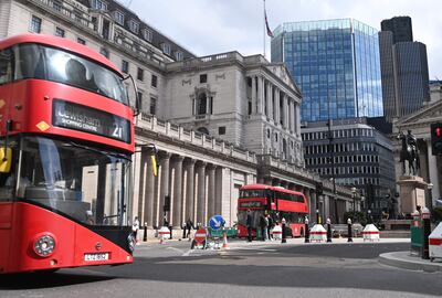 Un servicio de autobuses autónomos, o autoconducidos, empezará a funcionar la semana que viene en Edimburgo, el primero de este tipo en el Reino Unido, aunque en los vehículos seguirá habiendo personal capaz de tomar el control en caso de emergencia.