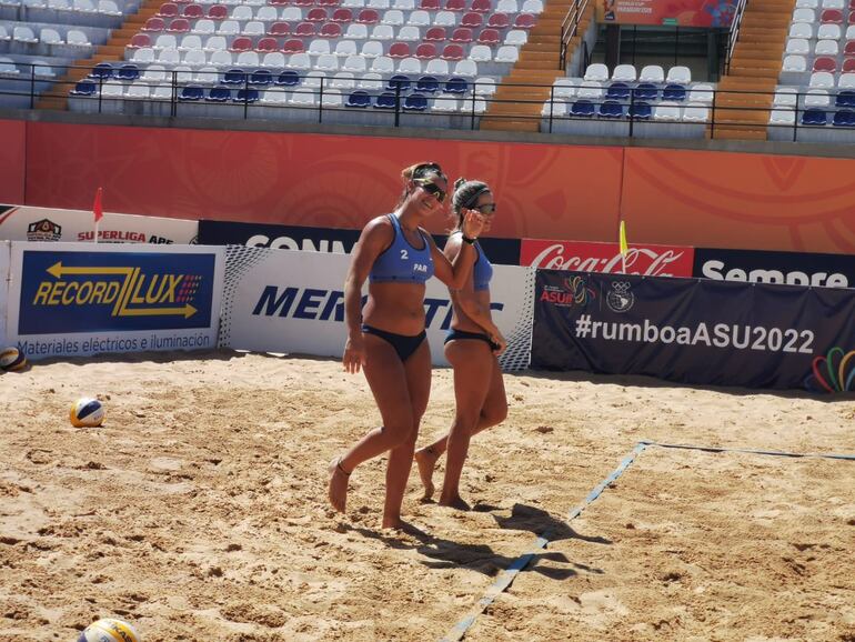 La dupla Patricia Caballero-Laura Ovelar en la Continental Cup de Vóley de Playa.